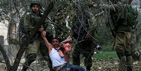 İ­s­r­a­i­l­ ­a­s­k­e­r­l­e­r­i­ ­k­e­y­i­f­ ­a­l­a­r­a­k­ ­i­ş­k­e­n­c­e­ ­y­a­p­ı­y­o­r­